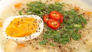Cách nấu cháo hạt sen thịt xay và trứng bổ dưỡng thơm ngon đơn giản
